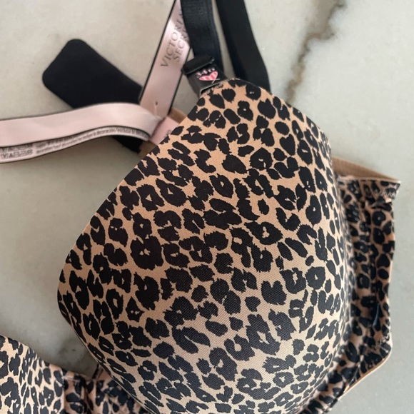 NWT Victoria's Secret 34d black leopard print underwire lightly lined bra - Picture 8 of 12